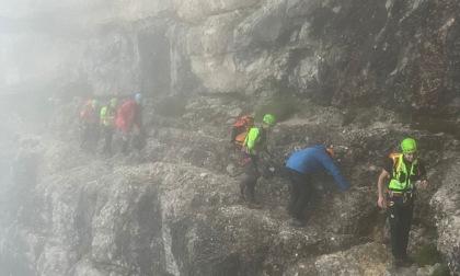 Escursionisti sfiniti sul Pelmo chiamano i soccorsi. Elicottero bloccato dalle nubi basse