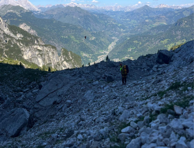 Alpinista vola per 10 metri sul Pan di Zucchero, elitrasportato a Belluno