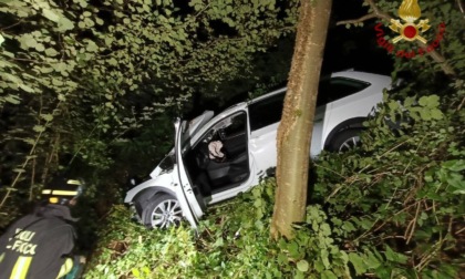 Nevegal, auto sfonda il guardrail e precipita: conducente salvo per miracolo