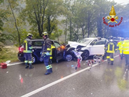 Sedico, scontro frontale tra due auto: quattro feriti