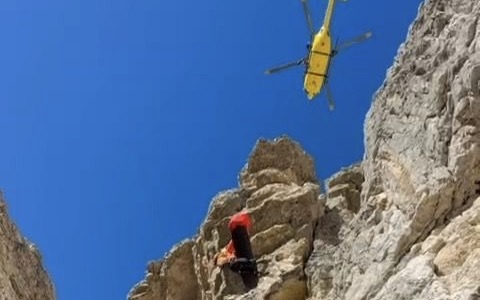 Alpinista cade sulla Cima Grande di Lavaredo: è grave, trasportato a Treviso