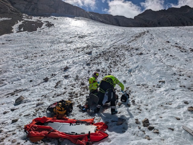 Marmolada, 37enne di Merano scivola per 250 metri sul ghiaccio
