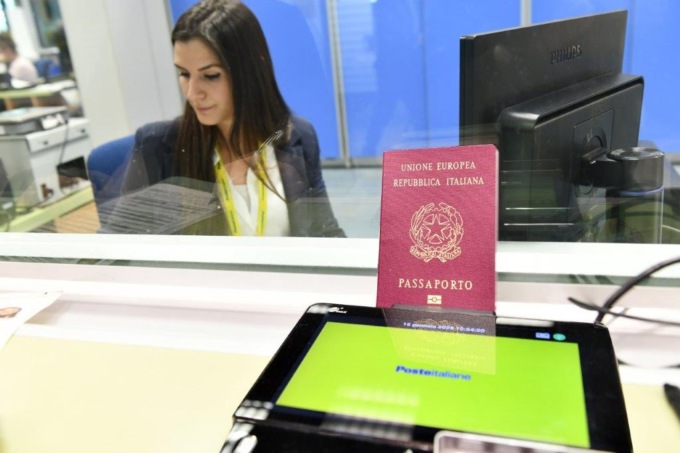 Passaporti anche nei piccoli comuni: in provincia di Belluno oltre 1.100 richieste agli sportelli postali