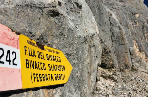 Ferrata De Berti chiusa con barriere metalliche: “Divieti ignorati, ma la montagna non perdona”