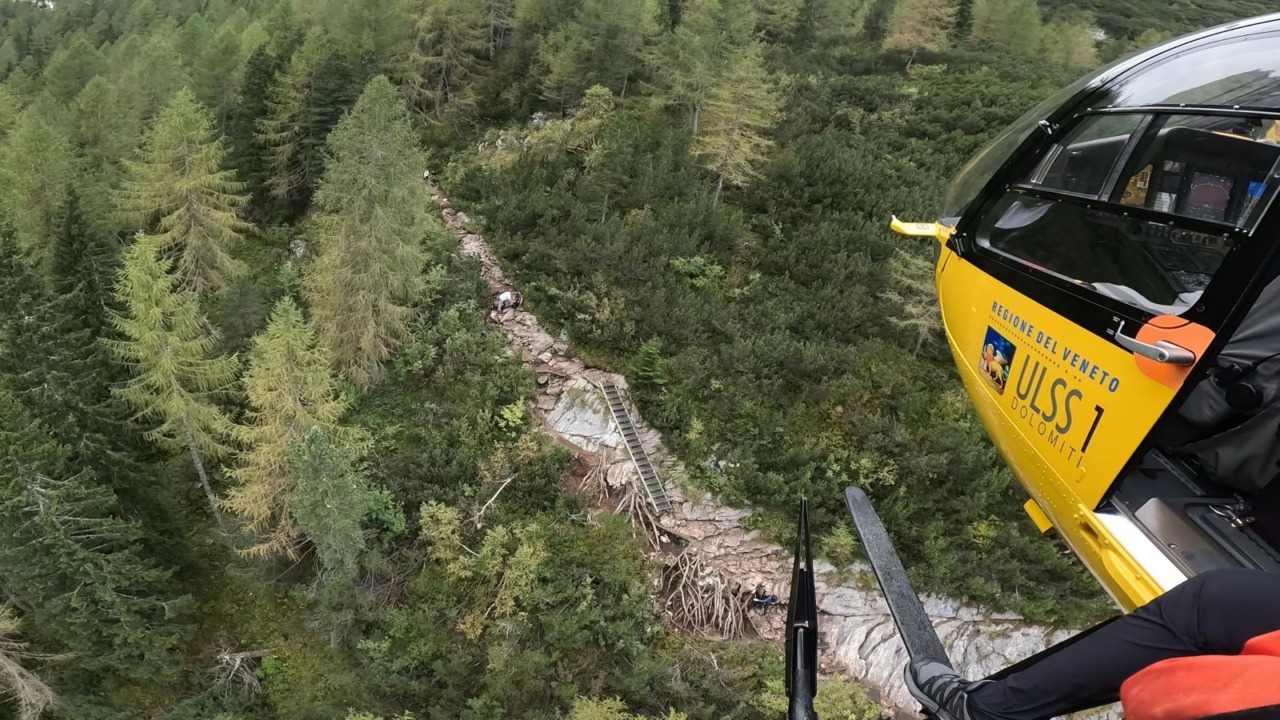 Lago di Sorapis, 38enne francese inciampa e chiama l’elisoccorso
