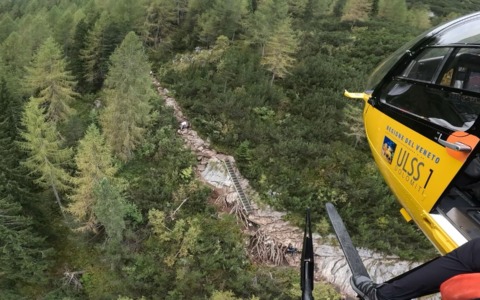 Lago di Sorapis, 38enne francese inciampa e chiama l’elisoccorso