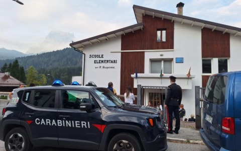 Belluno, i carabinieri accolgono gli studenti al primo giorno di scuola