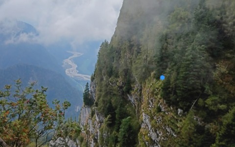 Monte Coro, 29enne perde il sentiero e resta intrappolato: salvato dal Soccorso alpino