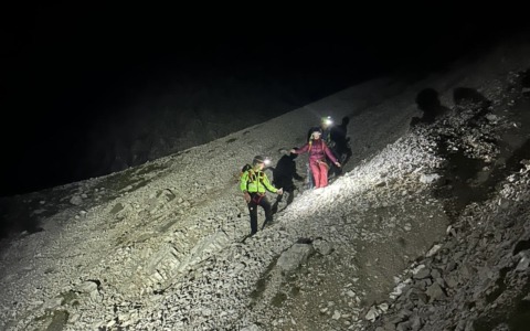Bloccati in parete tutta la notte: alpinisti spagnoli individuati con la termocamera