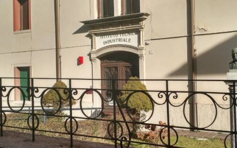 Volantino con simboli fascisti al Segato: esclusa la lista numero 2
