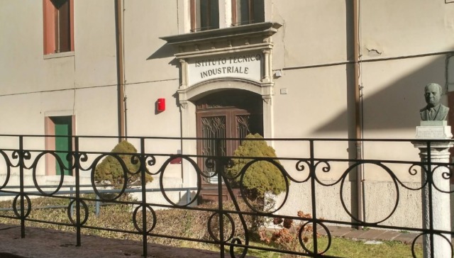 Volantino con simboli fascisti al Segato: esclusa la lista numero 2