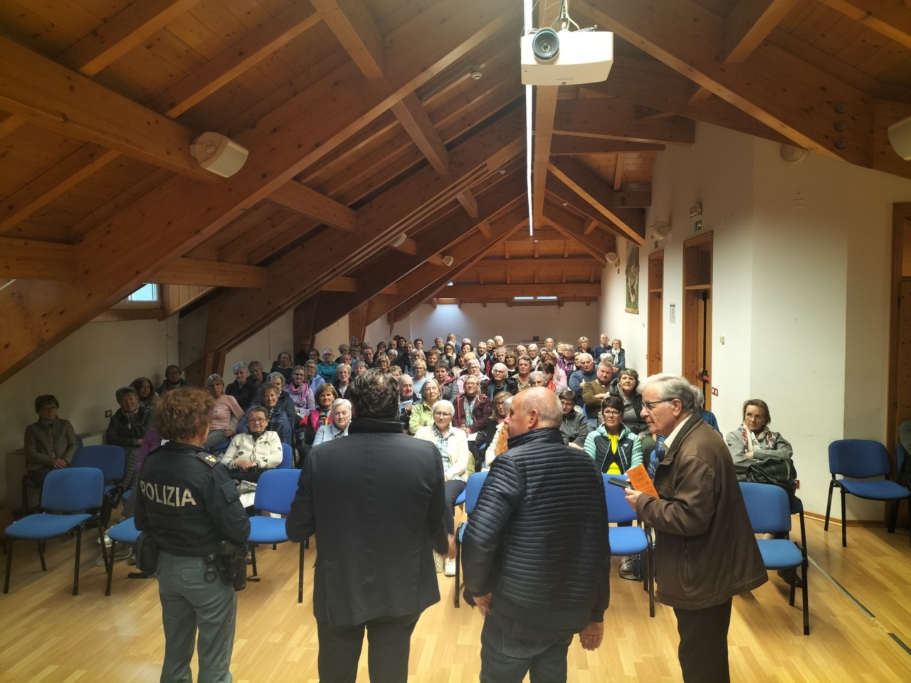 Violenza di genere, il Questore Della Rocca ad Alleghe: “Serve una rete per proteggere davvero le vittime”