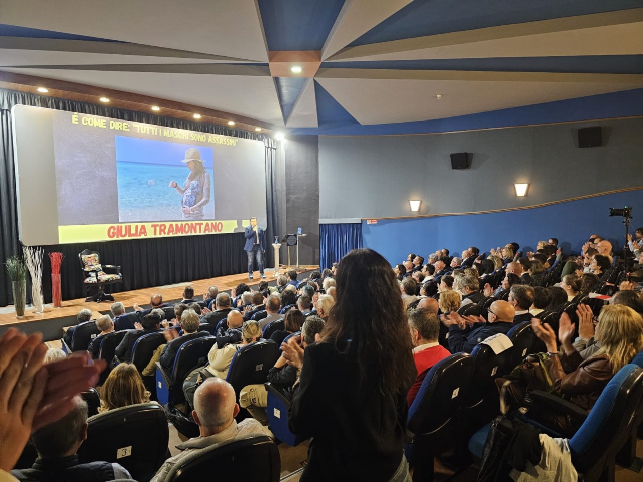 “La Costituzione spiegata male, capita bene”: a Padova arriva lo spettacolo per riscoprire i valori della Repubblica