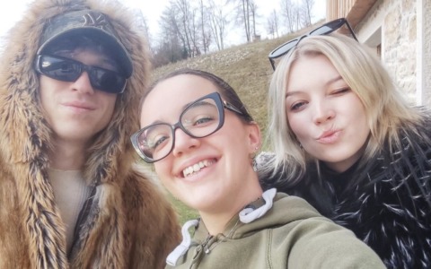 Irama spunta a sorpresa nel Bellunese: cena a Sagrogna e notte in Alpago