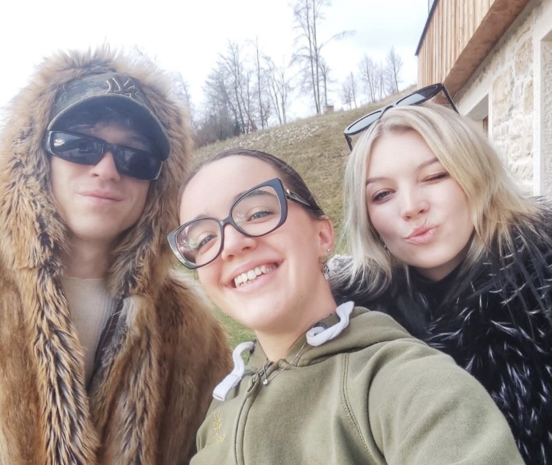 Irama spunta a sorpresa nel Bellunese: cena a Sagrogna e notte in Alpago