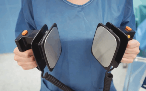 Olimpiadi invernali 2026, donati nove defibrillatori alla Polizia di Stato di Belluno