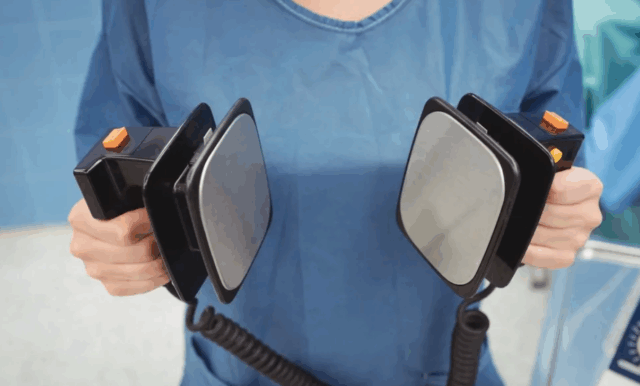 Olimpiadi invernali 2026, donati nove defibrillatori alla Polizia di Stato di Belluno