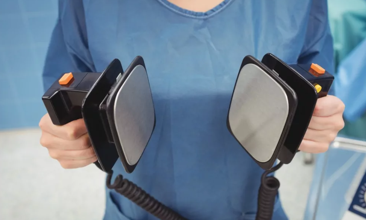 Olimpiadi invernali 2026, donati nove defibrillatori alla Polizia di Stato di Belluno