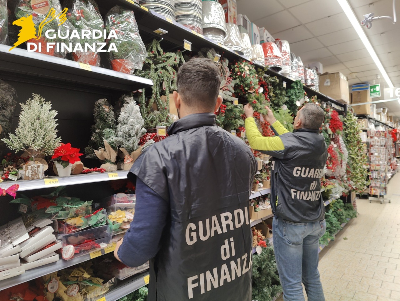 Natale a rischio: sequestrati oltre 6.400 prodotti non sicuri tra Belluno e Feltre