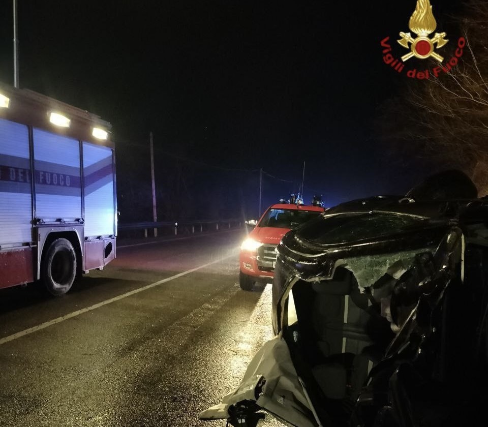 Auto distrutta nell’incidente di Setteville: conducente estratto vivo dalle lamiere