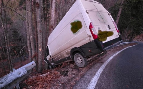 Furgone fuori strada sul Passo Sant’Antonio