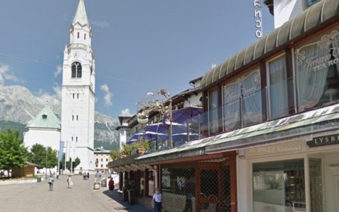 Rapina a mano armata in Corso Italia: commessa minacciata con una pistola