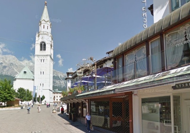 Rapina a mano armata in Corso Italia: commessa minacciata con una pistola