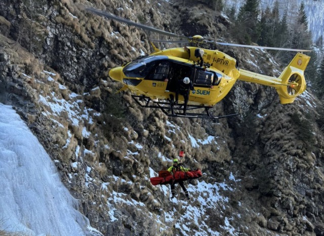 Cadute sul ghiaccio e tra le nevi: doppio intervento del Soccorso alpino in poche ore