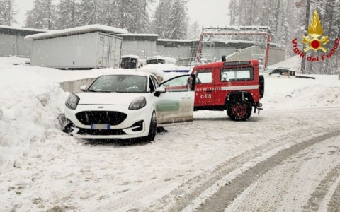 Nevicate abbondanti nel Bellunese: oltre 30 interventi dei vigili del fuoco