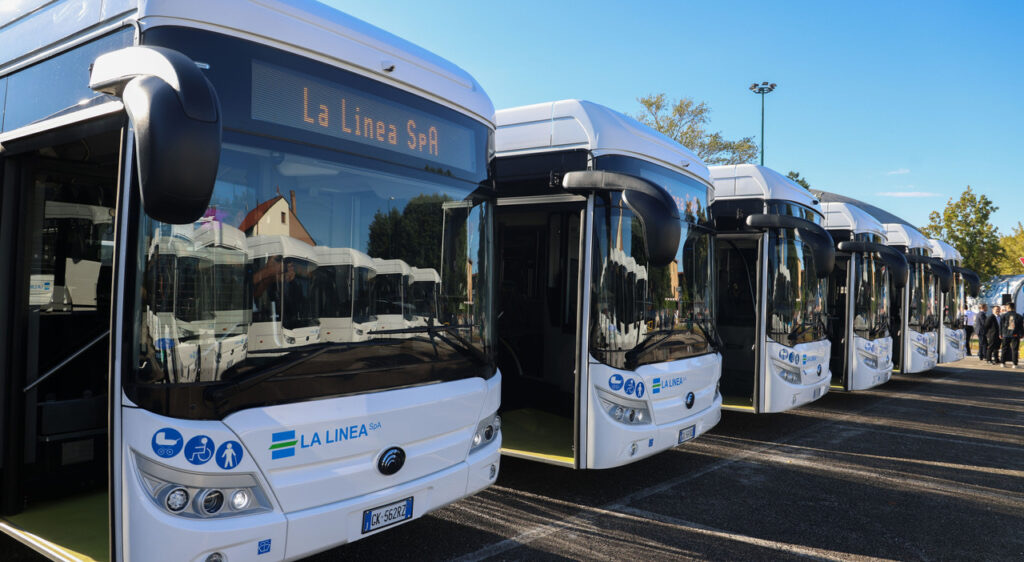 Bimbo lasciato sotto la neve, la società: “Sicurezza dei passeggeri al primo posto”