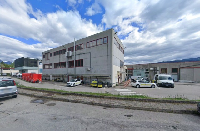 “Costretti alle stufette”: riscaldamento guasto nel centro logistico postale a Belluno