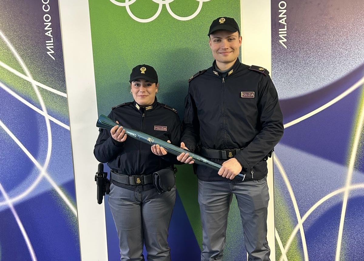 Fiamma olimpica rubata da alcuni atleti: recuperata dalla polizia