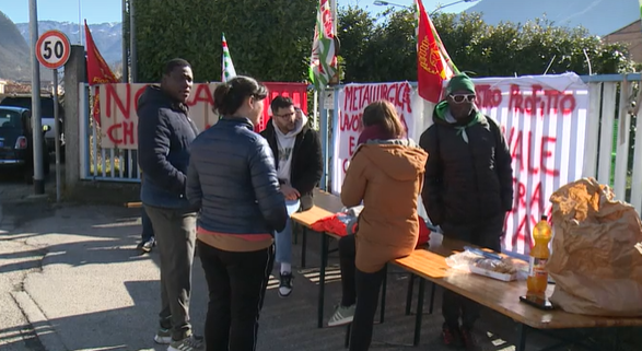 Vertenza Hydro, stop ai presidi: trovato l’accordo dopo il lungo vertice in Prefettura