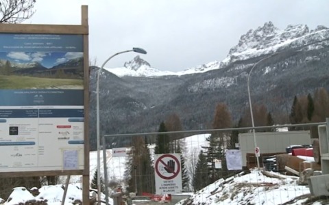 Ritardo cabinovia Apollonio Socrepes: Fondazione Milano Cortina chiede la chiusura delle scuole per tre giorni