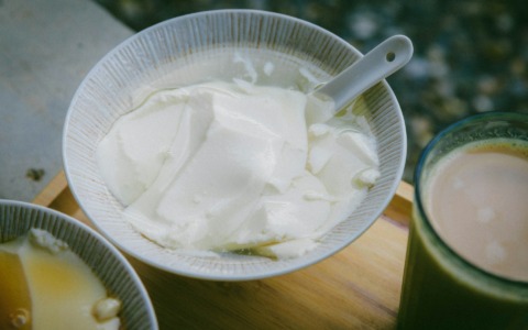 La versatilità dello yogurt greco: usi alternativi e idee in cucina