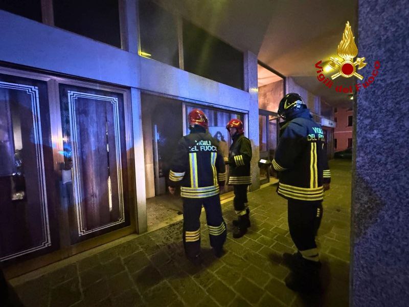 Fiamme in Viale Farra: evacuati due negozi a Feltre