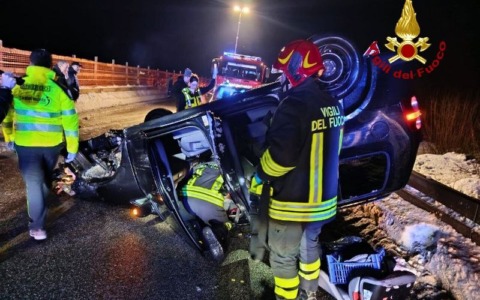 Veicolo fuori strada a Santo Stefano: un ferito estratto dall’abitacolo