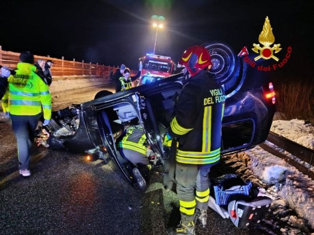 Veicolo fuori strada a Santo Stefano: un ferito estratto dall’abitacolo