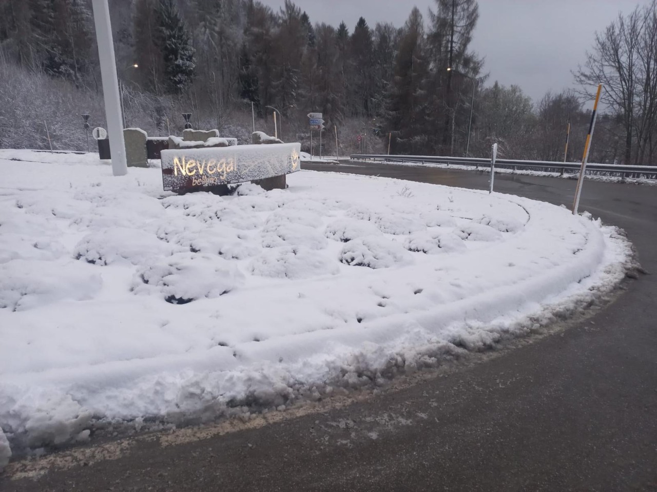 Neve sopra i 1.200 metri: vento forte sui passi, attenzione alla viabilità