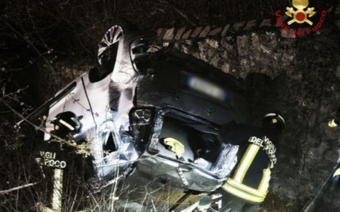 Vola nel dirupo per 40 metri: paura nella notte a Longarone