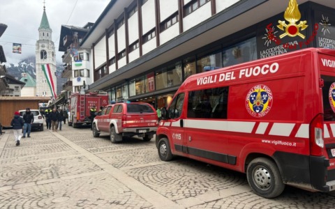 Bruciore alla gola tra i clienti: scatta l’allarme in un negozio a Cortina