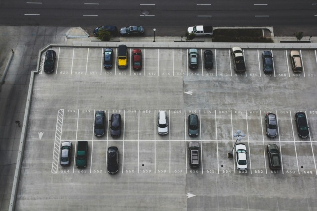 Goditi il tuo viaggio in una delle città più affascinanti al mondo senza preoccuparti del parcheggio auto